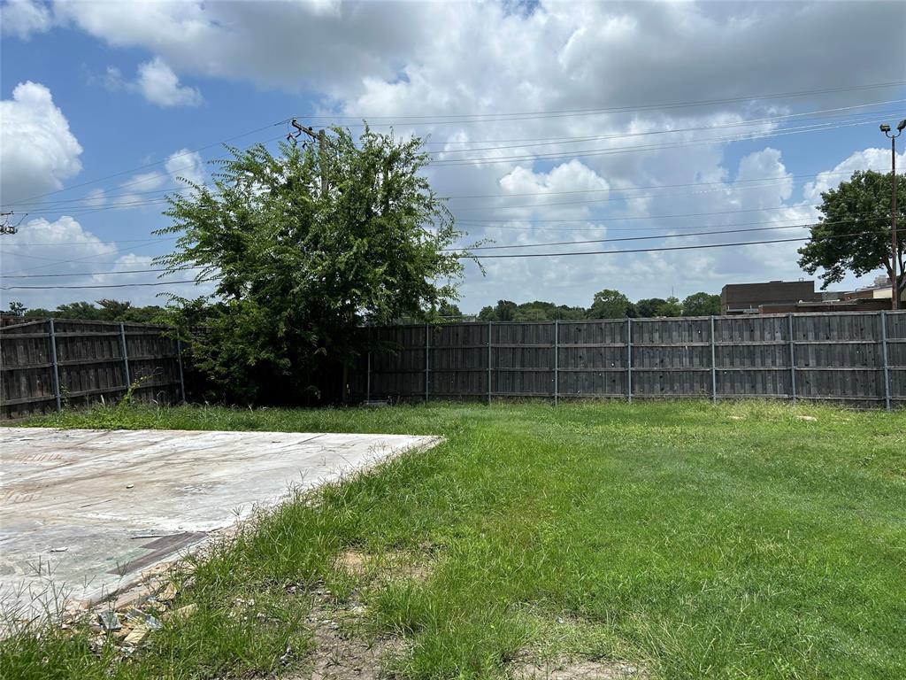 3825 Williamsburg Drive
