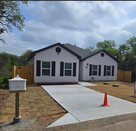 3513 Tomahawk Drive Granbury TX 76048
