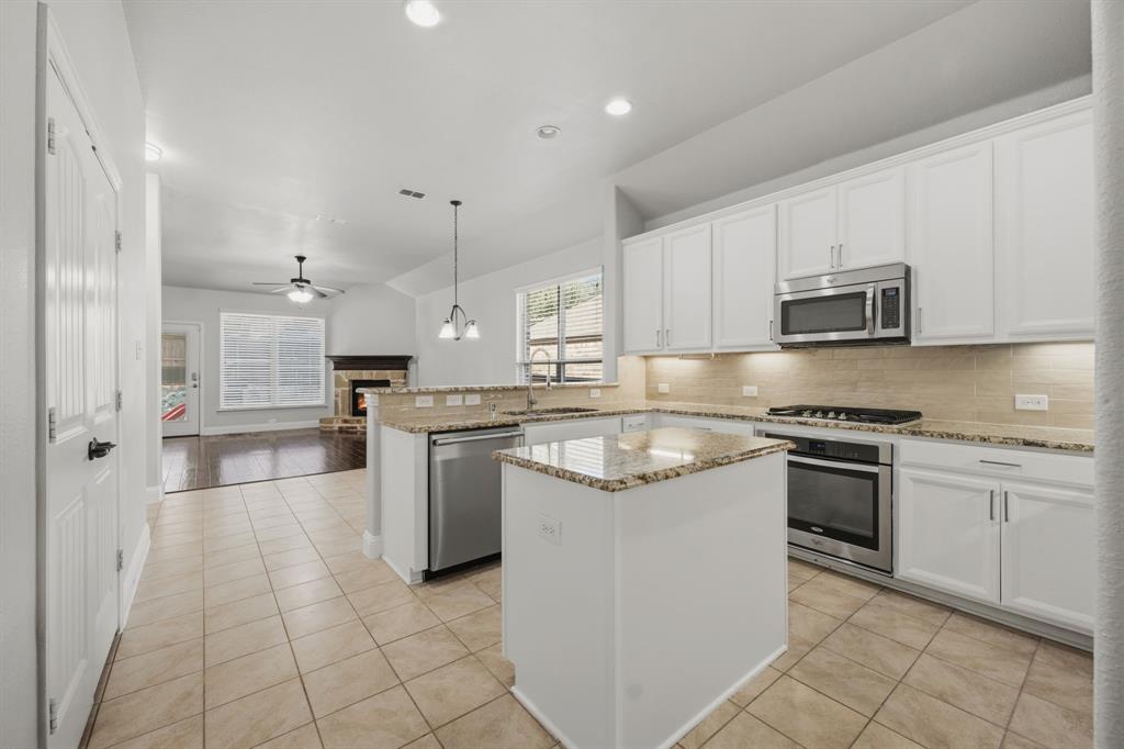 916 Llano Falls Drive