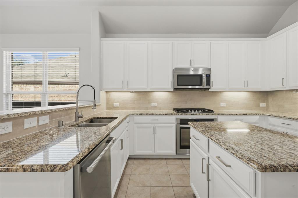 916 Llano Falls Drive