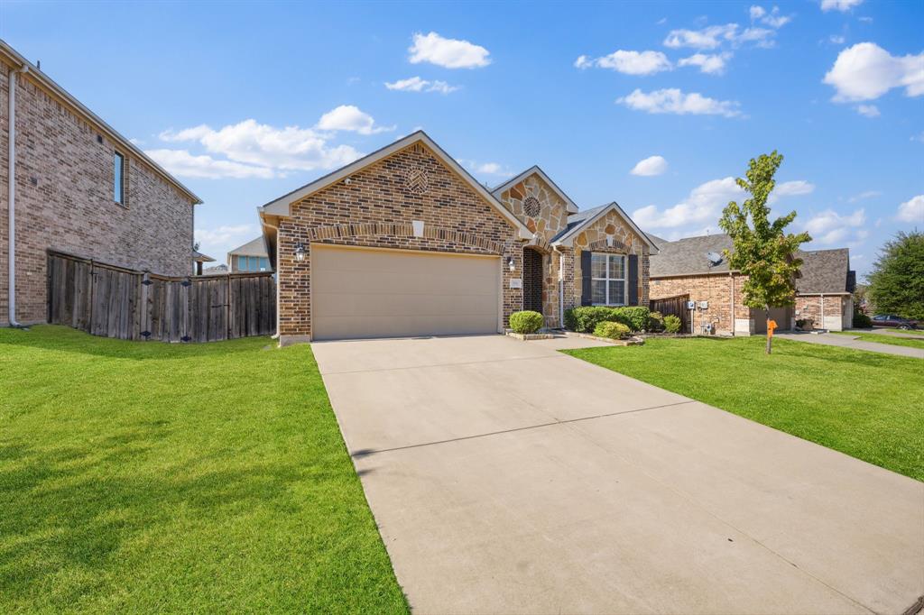 916 Llano Falls Drive
