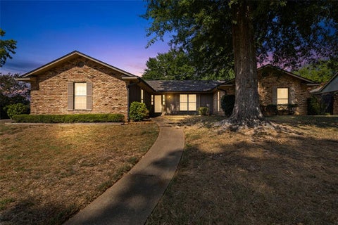 Photo of 515 Berkshire Drive, Longview, TX 75605 (MLS # 21387612)