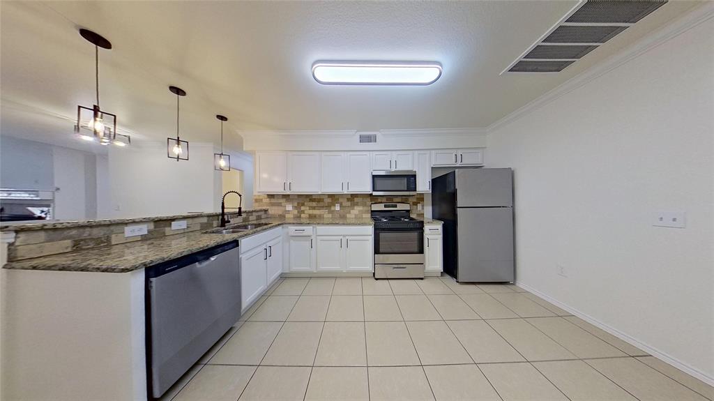 Pebblebrook Vlg Condo Bldg #4 - Residential