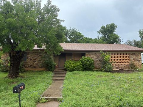 Photo of 1016 Karen Lane, Goldthwaite, TX 76844 (MLS # 21247139)