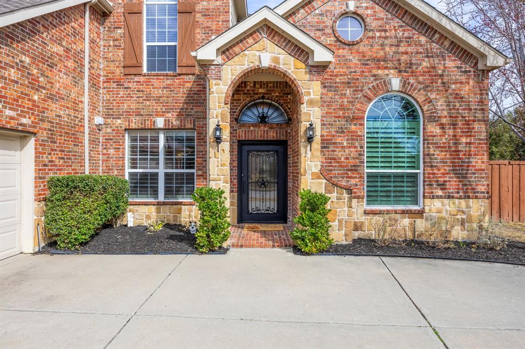 1592 Kingfisher Lane