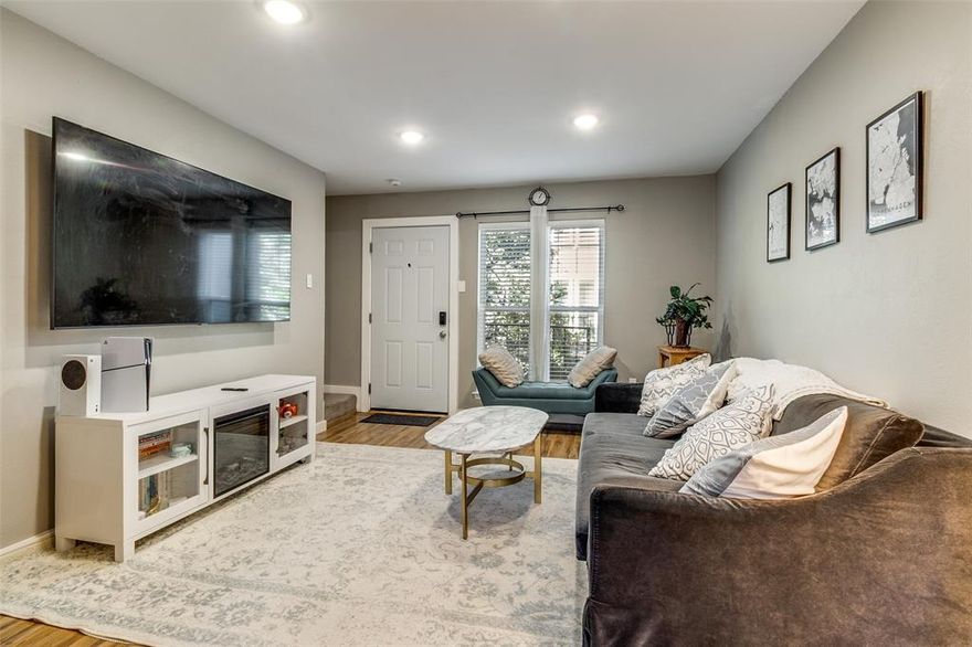 Fully furnished + move-in ready in prime North Oak Lawn. This well-kept one-bed, one-bath condo features a bi-level layout, updated kitchen, in-unit laundry, private balcony, and all furnishings shown. With unbeatable access to Highland Park, Uptown, Turtle Creek, and Oak Lawn dining and amenities, this home offers incredible value. Contact Bene Garcia for more details.