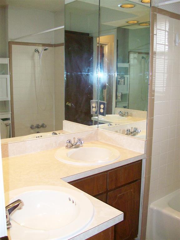 7457 N College Circle