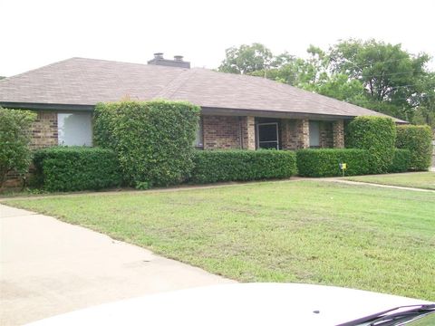 7457 N College Circle North Richland Hills TX 76180