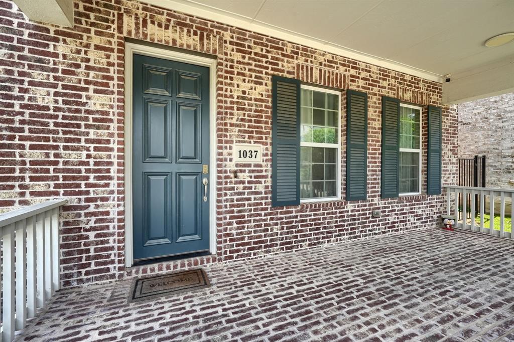 1037 sarah Street