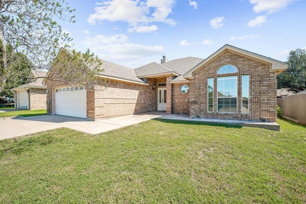 320 MIDNIGHT SHADOW, STEPHENVILLE, TX 76401 - Image d90bfc9a5fd46748650af2ea0335dd48/723303176