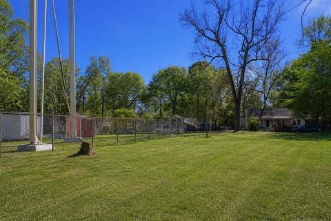 Photo of 1235 E North Street, Kilgore, TX 75662 (MLS # 21311989)