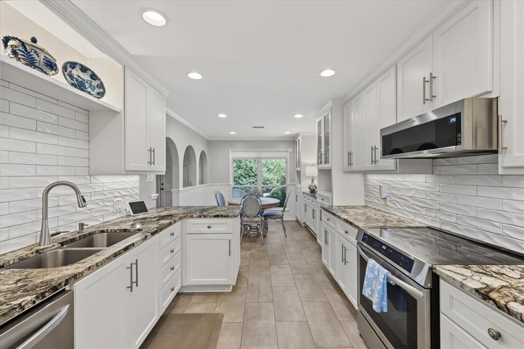 7816 Fairwood Court