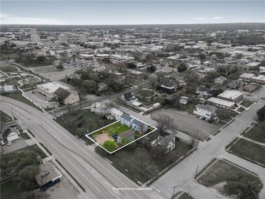 Calling all investors! Are you looking for a Multi-Unit Investment opportunity? Three duplexes make up this large property totaling 6 units. Each unit rents for between 795.00 & 900.00 per month. Perfect for those college students or individuals looking for an affordable place to rent. Located close to down town Waco, shopping, dining, and much more. You won't want to miss this property and it's income producing potential. Property may also be purchase as a part of a package for a discounted price with 1202 N 9th Street! That's four duplexes for one price! Total rent rate for both properties combined is $6,765.00 monthly. Contact your local agent for more information on both of these properties today!