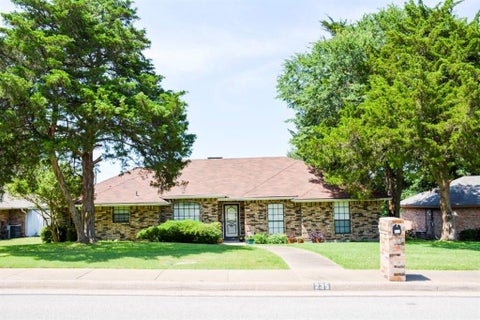 Photo of 235 N Beltwoods Drive, DeSoto, TX 75115 (MLS # 21388022)