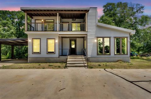 815 N Seven Points Drive Kemp TX 75143