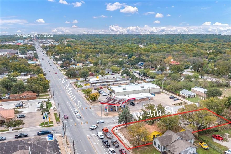 Fabulous Corner Lot at the busy intersection of North Main Street and 4th Street with an estimated traffic count of 2,000 cars per day.  Building has approximately 1,653 square feet with lots of character and updates including HVAC.  Spacious parking lot with ample parking available.  City Requirements for curbs and sidewalks were complete in 2022.  Storm Shelter on property.  Owner Financing Available.