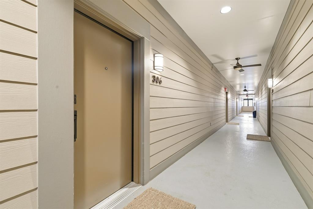 2500 King Arthur Boulevard 306