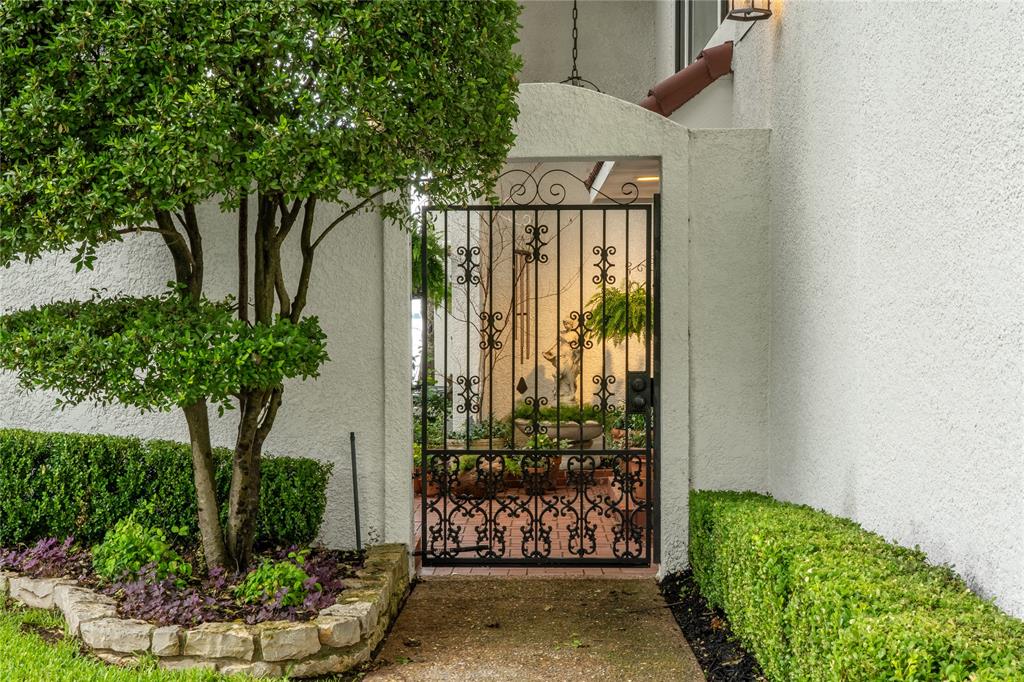 3516 Lakeside Drive