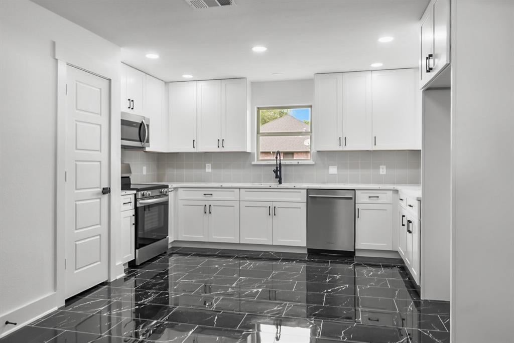 923 Short Line Boulevard