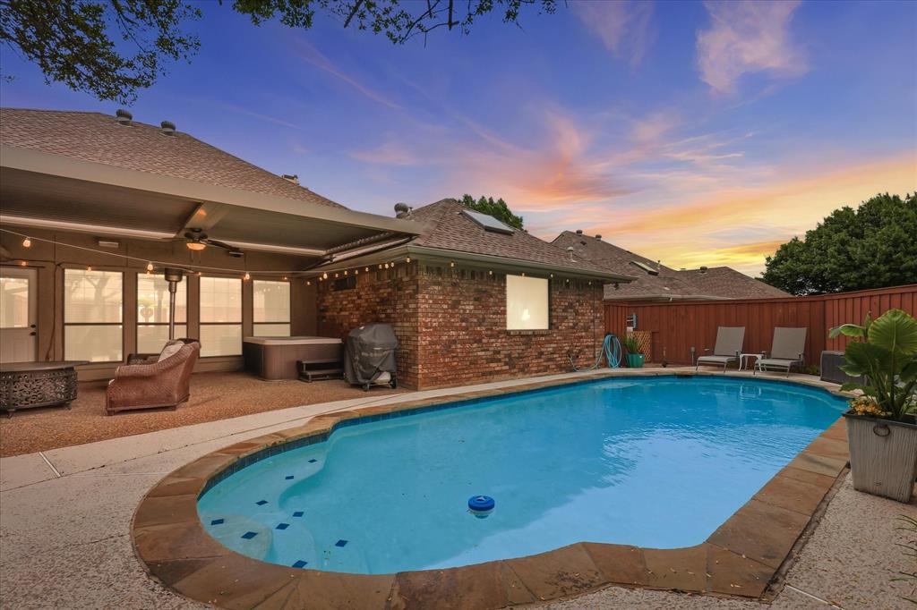 1516 Glastonbury Drive