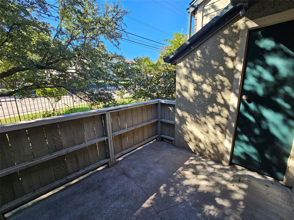 Woods On Park Lane Condos - Residential Lease