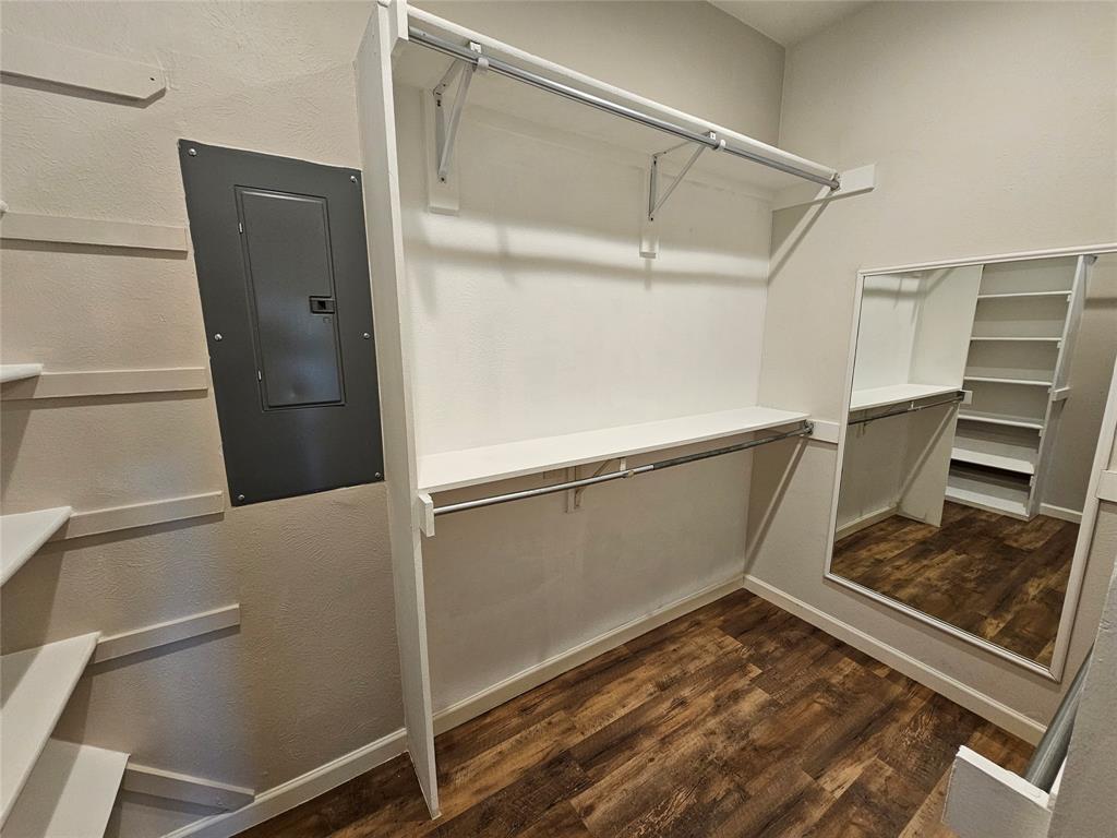 Woods On Park Lane Condos - Residential Lease