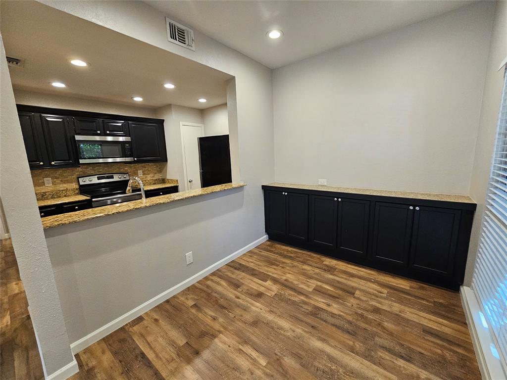 Woods On Park Lane Condos - Residential Lease