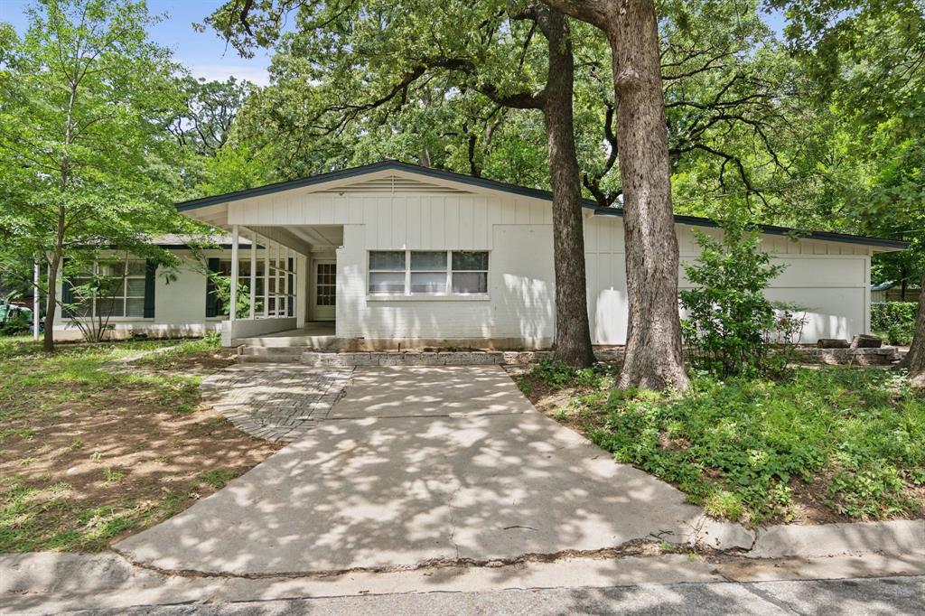 1401 Bluebonnet Trail