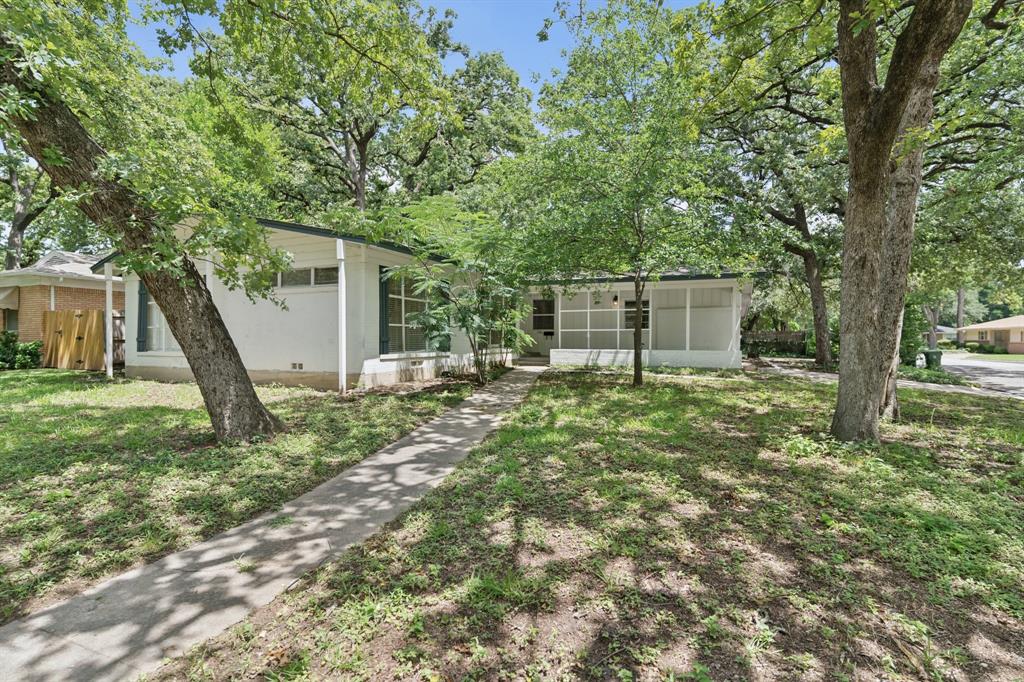 1401 Bluebonnet Trail