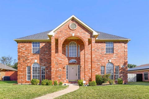 Photo of 1313 Blue Jay Drive, Lewisville, TX 75077 (MLS # 21419781)