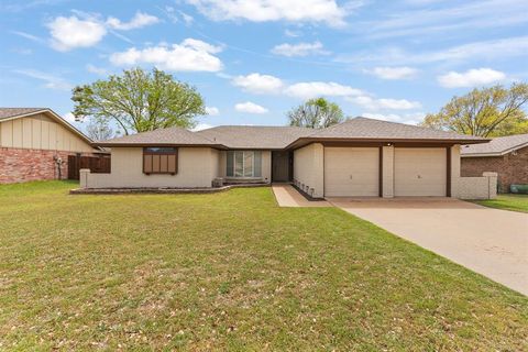 9929 Farmington Drive Benbrook TX 76126