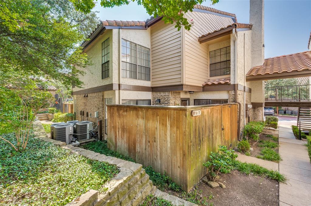 Preston Oaks Crossing Condos 01 & 02 - Residential