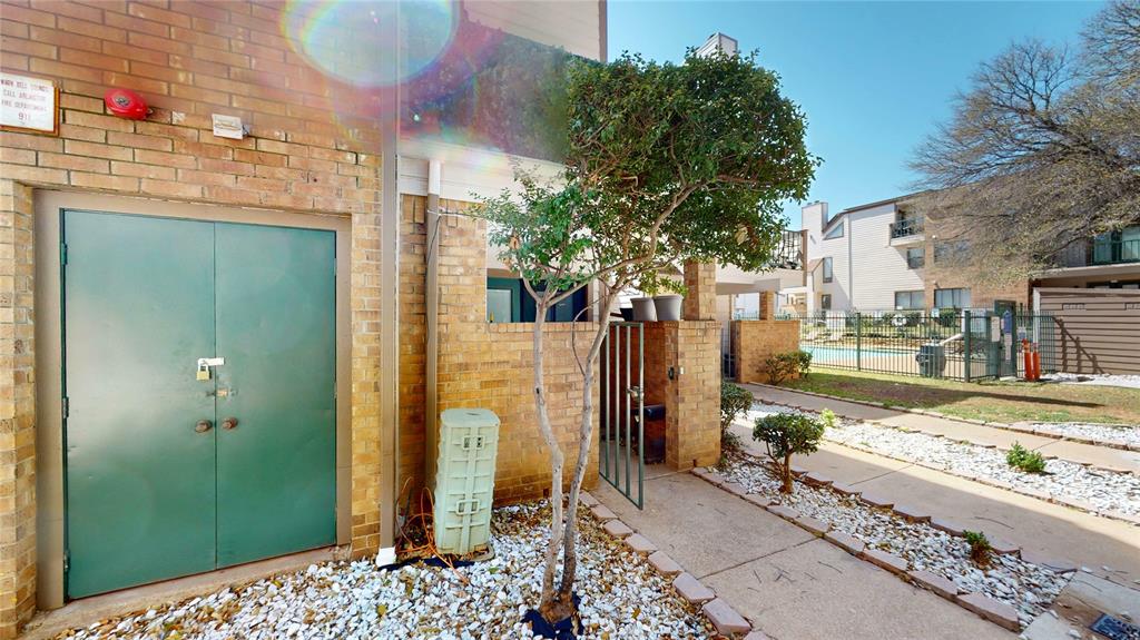 Arlington Oaks Condo - Residential