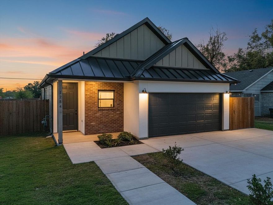1254 E Jefferson Ave — Modern New Construction in Fort Worth’s Historic Southside
Step into a brand-new 4-bedroom, 2-bath home thoughtfully designed for comfort, style, and modern living. Offering 1,621 sq ft on a 5,998 sq ft lot, this home combines open, functional spaces with contemporary finishes, perfect for family life or entertaining.
Smart, Functional Layout — Enter via the covered left-side porch into a home with direct access to the two-car garage and a convenient laundry utility room, making daily routines effortless.
Open & Inviting Living Areas — The kitchen flows seamlessly into dining and living spaces, creating bright, welcoming areas for gatherings, meals, or quiet evenings at home.
Private & Comfortable Bedrooms — Two bedrooms and a full bath are along the main corridor, while the third bedroom and master suite with en-suite bath provide a private retreat.
Move-In Ready Modern Finishes — Every detail, from flooring to fixtures, is brand new and ready for immediate occupancy. Just bring your furniture and personal touches.
Convenient Location — Situated in Fort Worth’s Southside, with access to downtown and local amenities, and near the $63+ million Evans & Rosedale redevelopment project, offering long-term potential for the community.
Listing Price: $330,000
Experience modern living in a thoughtfully designed new home. Schedule your showing today to see 1254 E Jefferson Ave and enjoy a space built for comfort, functionality, and contemporary lifestyle.