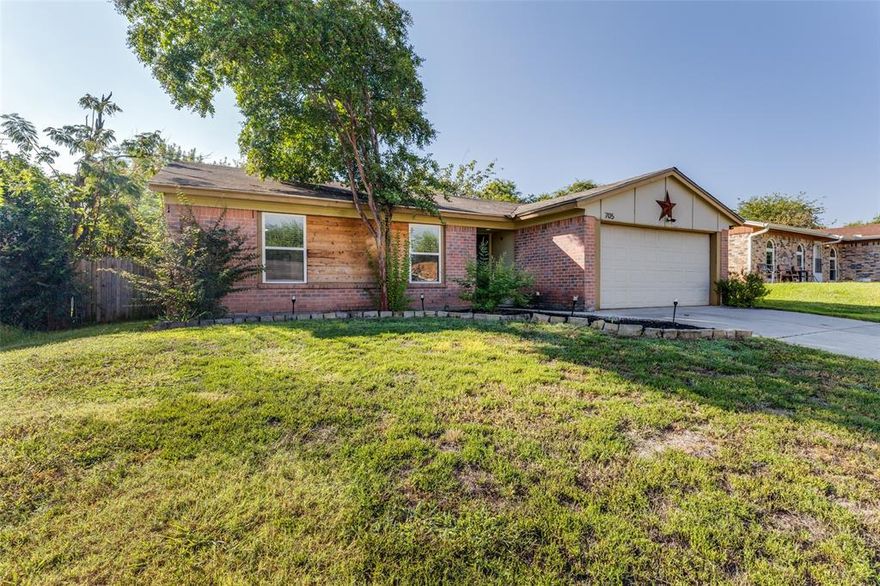 SELLER OFFERING $5000 CREDIT with acceptable offer. Welcome to this 3-bedroom, 2-bathroom home in Fort Worth, just 15 minutes from downtown with easy highway access and plenty of nearby dining and entertainment. Inside, you’ll find updated flooring, countertops, light fixtures, fresh paint throughout, and updated trim for a modern touch. The eat-in kitchen with granite countertops opens to a spacious living room, perfect for everyday living or hosting. Step outside to a large backyard featuring a vegetable garden and plenty of room to enjoy the outdoors. Plus, with no HOA, you’ll have the freedom to make the space your own.