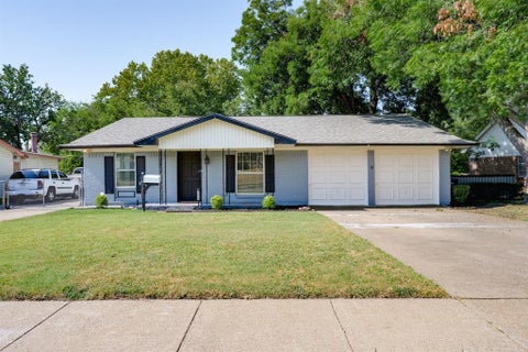 Photo of 202 E Kenwood Drive, Garland, TX 75041 (MLS # 21372157)