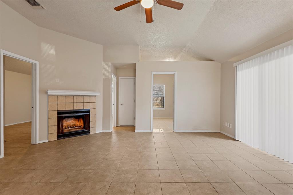 Fort Worth, Texas 76134, United States, 2 Bedrooms Bedrooms, ,1 BathroomBathrooms,Residential,Pending,20194