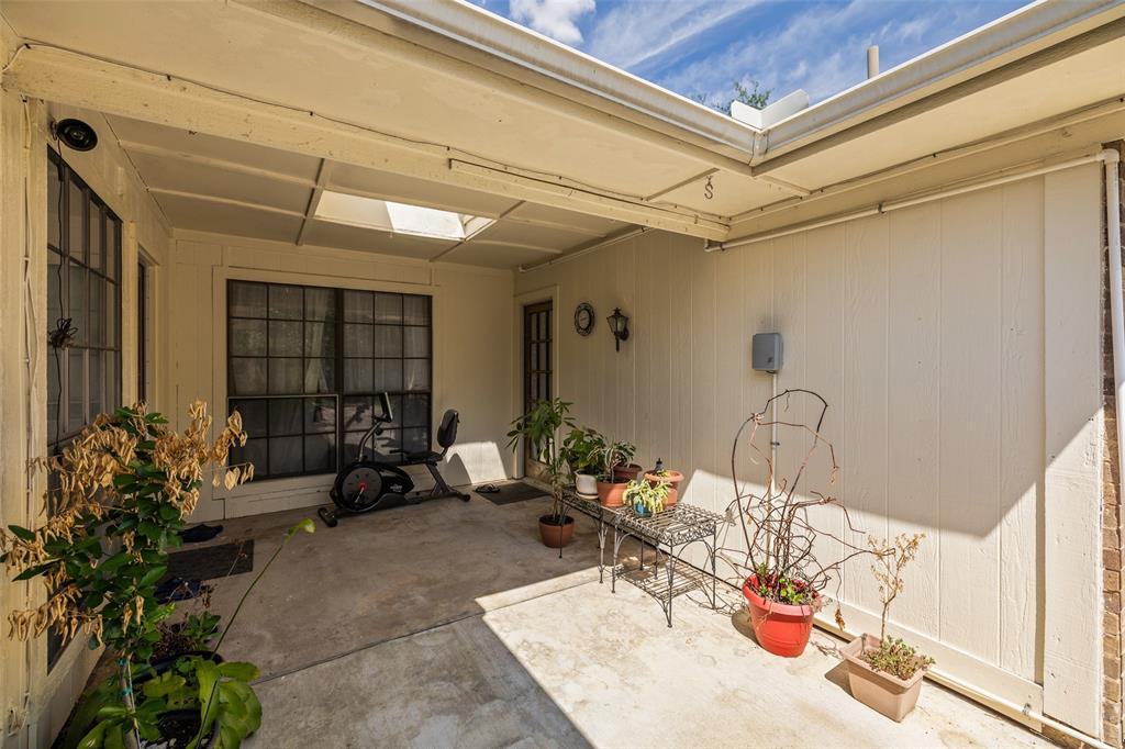 1604 Meadowgate Drive