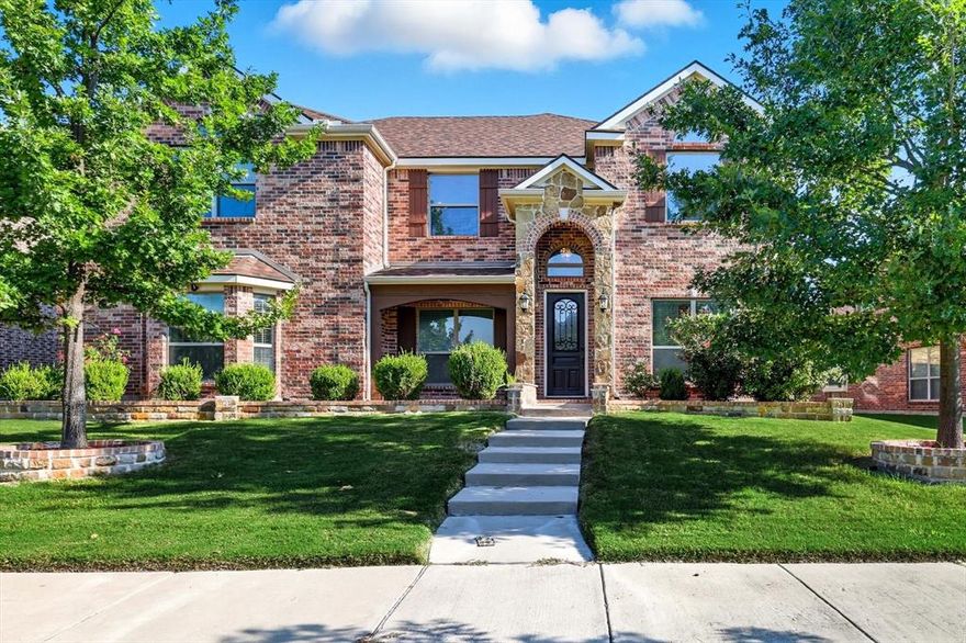 This stunning 6-bedroom, 4-bath home is located in the highly desirable Frisco ISD, in one of Frisco’s most sought-after neighborhoods. With close proximity to dining and shopping, this thoughtfully designed home offers generous space, modern upgrades, and family-friendly features throughout.
Highlights include a media room, a game room, and a secondary bedroom downstairs. The chef's kitchen features a gas cooktop and ample counter space. The second floor boasts brand-new carpeting, a spacious media room, and a game room, perfect for entertainment and relaxation.This move-in-ready gem is available immediately—don’t miss your chance to lease this home!