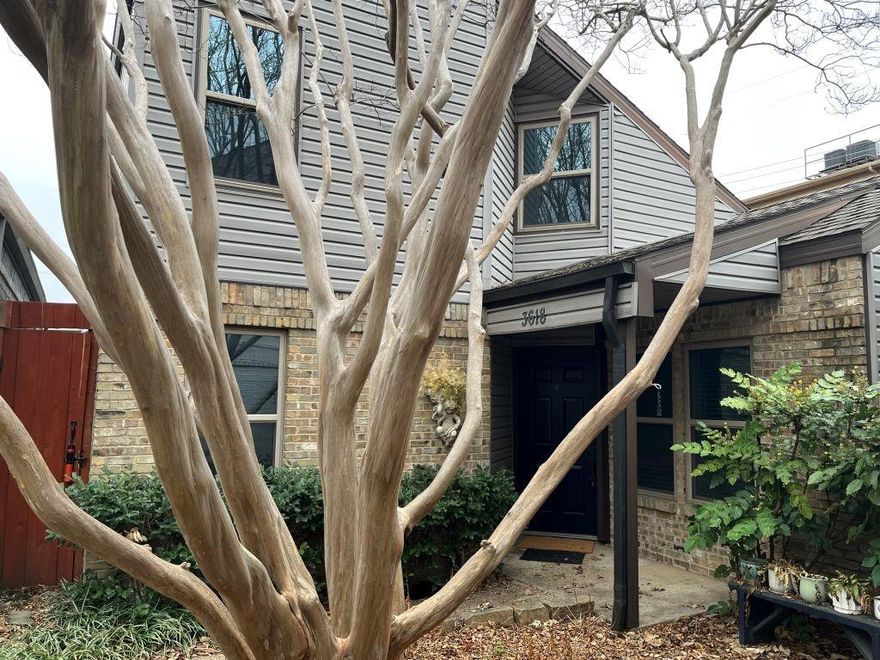 As you walk in you will notice the vaulted ceiling, lots of natural light, wood-burning fireplace and wet-bar. The first floor has the living room, dining room, kitchen with small breakfast nook, small outdoor patio, one bedroom, full bath, laundry area, storage and 1-car garage with alley entry. Additional parking in back for 1 car on driveway. The second floor has the master suite with separate shower and bathtub. The HOA is a $50 annual fee. There is a neighborhood pool you may join with additional fees. The house is ideally located in Bryan Place: 2 blocks from Exall Park, close to downtown, Baylor Hospital, Deep Ellum and the Arts District.