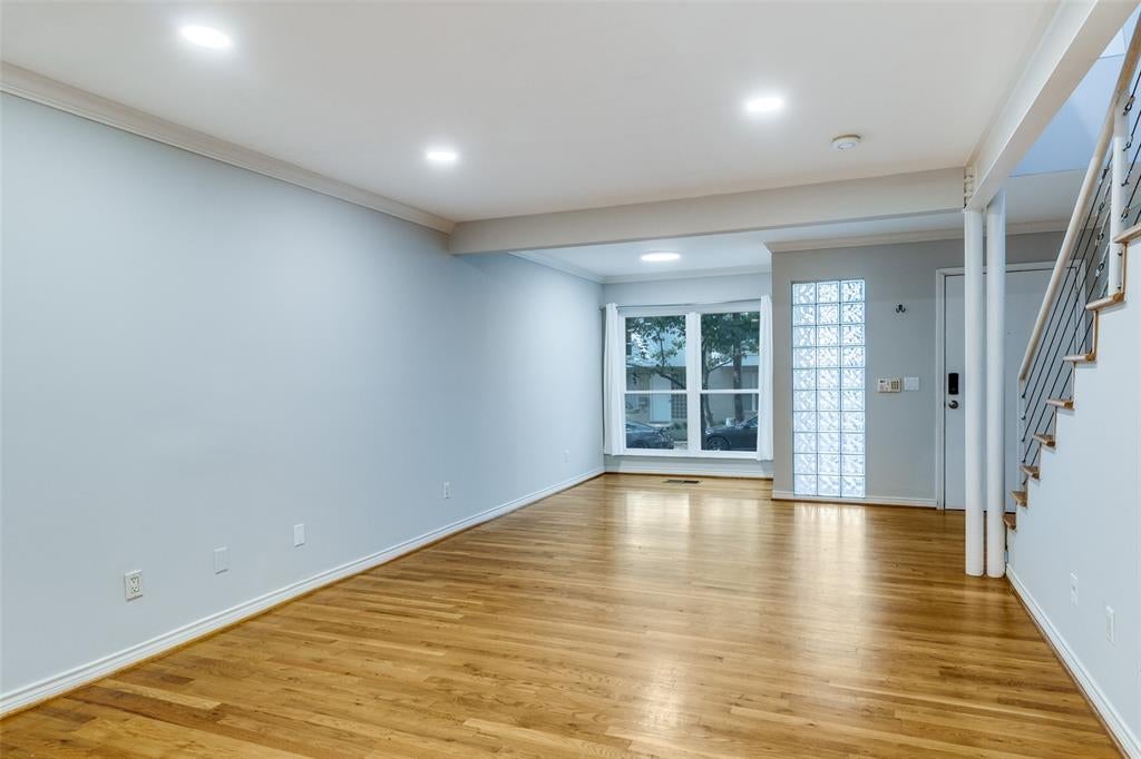4122 Travis Street 13
