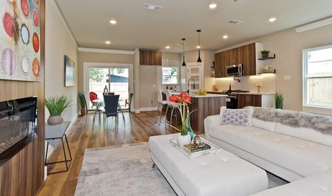 717 Sunset Avenue Dallas TX 75208