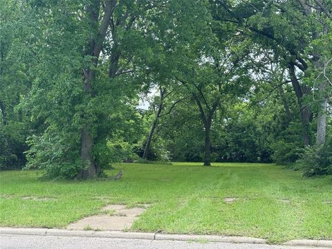 812 N Willow Street Sherman TX 75090