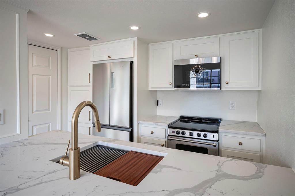 Carriage Place Condo On Marquita - Residential Lease