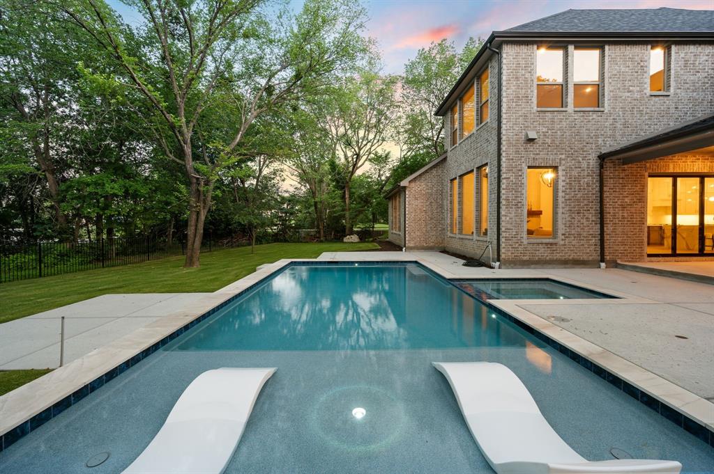 2131 Ravenwood Drive