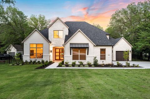 Photo of 2131 Ravenwood Drive, Keller, TX 76262 (MLS # 21206894)