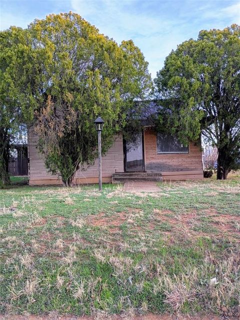 611 W TWELFTH Street Sweetwater TX 79556