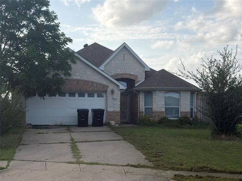 Photo of 140 Cherokee Street, Greenville, TX 75402 (MLS # 21311876)