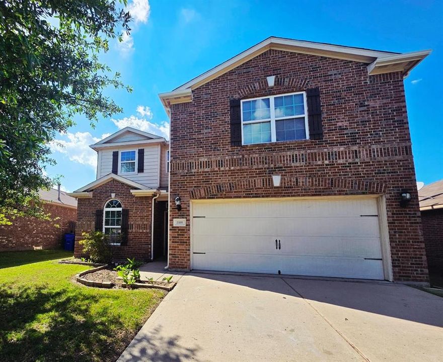 GREAT VALUE!! Beautiful home in the vibrant city of Forney... 5 Bedrooms and 2.5 bathrooms in this contemporary dwelling with a sprawling master bath, garden tub and walk in closet for the primary suite. The granite countertops in the sun dappled kitchen are accented with co ordinated appliances. All your gourmet meals can be prepared on the gas range. The open concept floor plan is ideal for large family gatherings.
The upstairs boasts 4 large light filled bedrooms, a huge family room and walk in closets throughout... Large fenced backyard for hours of family fun and a community pool to enjoy during summer !!
All amenities including grocery shopping, restaurants, Hwy 20 and entertainment are minutes away...
No Brokers Fee