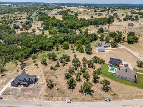 Photo of 420 Hemet Way, Weatherford, TX 76087 (MLS # 21358440)